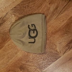 NWOT Ugg beanie  brown unisex infant